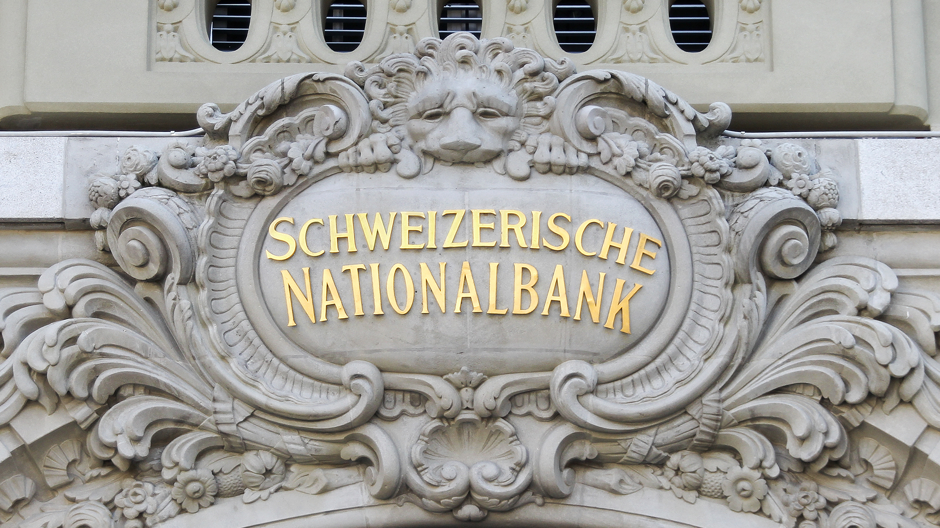 Schriftzug auf dem Gebäude der Schweizerischen Nationalbank